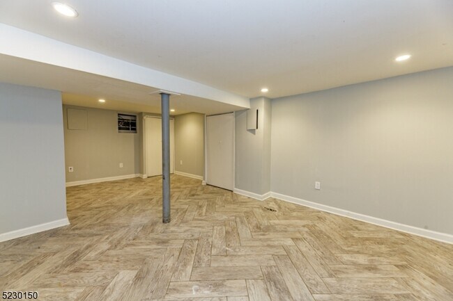 Building Photo - 58 Pillot Pl