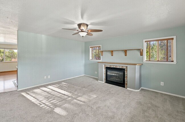 Building Photo - 546 S Race St