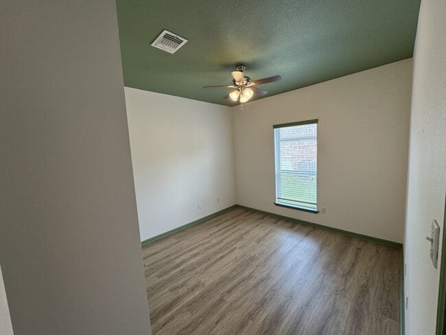 Building Photo - 502 Westchester Ct