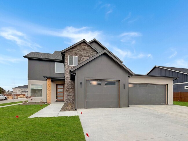 Building Photo - Pet-Friendly Luxury: New 4BD Construction with 2 Dedicated Offices in Eagle’s Centerra Community