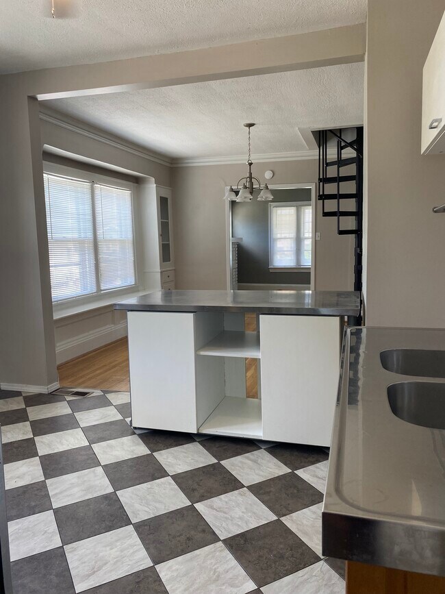 Kitchen. - 2114 Wascana Ave