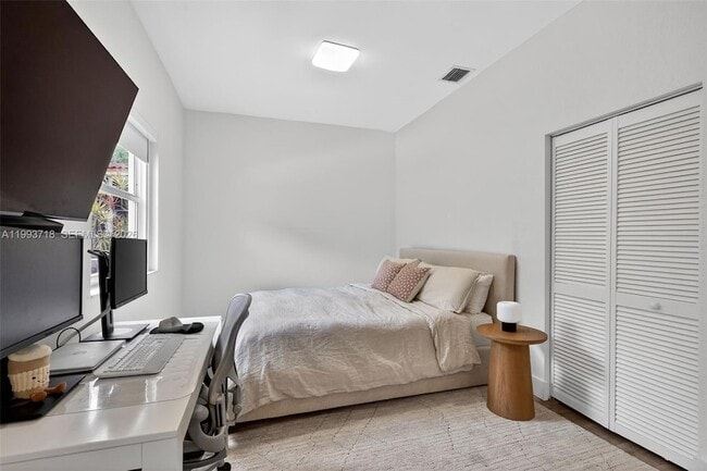 Building Photo - 3258 Riviera Dr