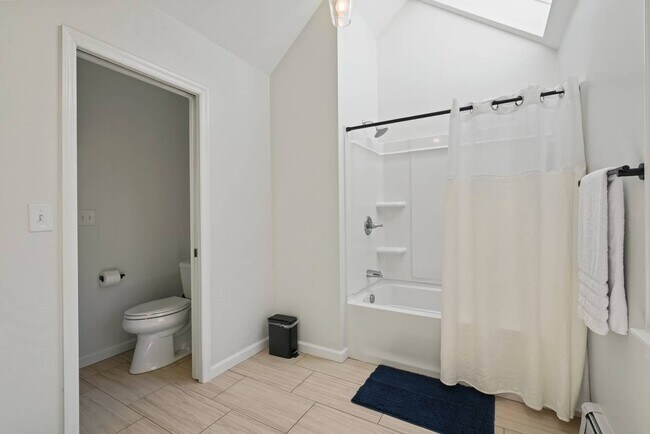 Building Photo - 1439 NY-9P