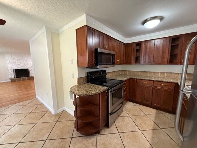 Building Photo - 18021 SW Tualata Ave