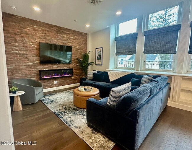 Building Photo - 77 Van Dam St