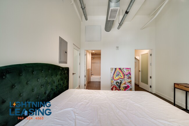 Building Photo - 939 S Broadway-1008