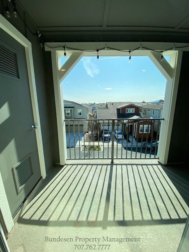 Building Photo - Updated 3rd-Floor Brody Ranch Home with Garage