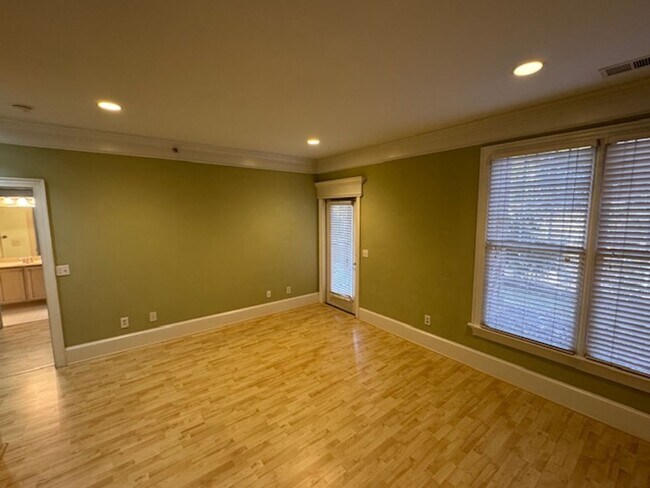 Building Photo - 901 Canenaugh Dr