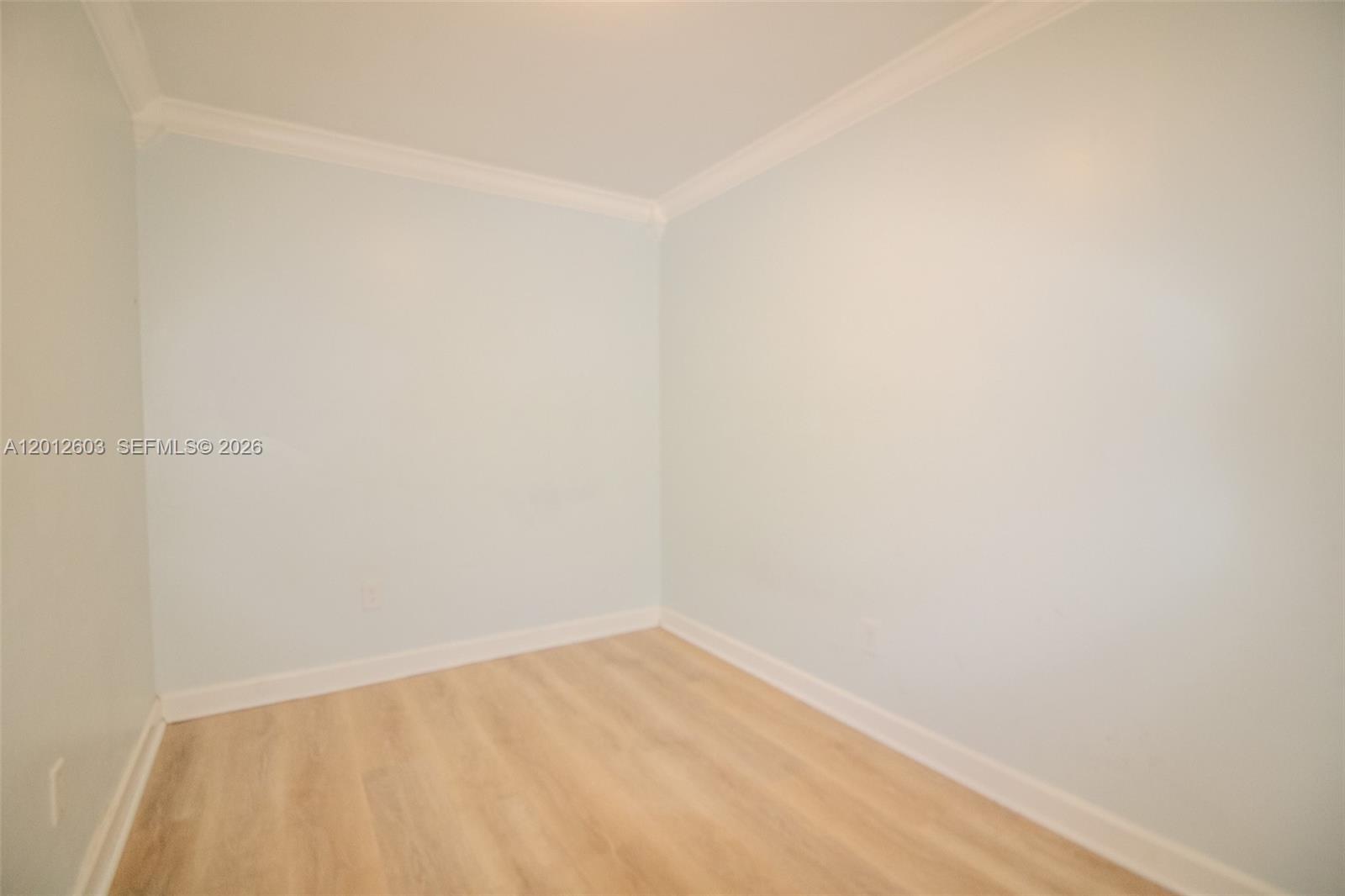 Building Photo - 10365 N Kendall Dr