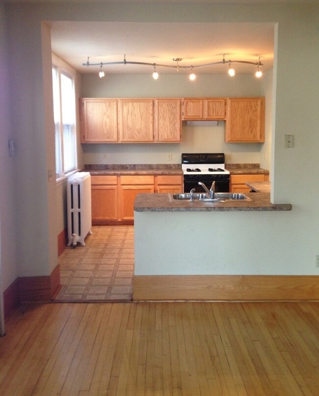 Building Photo - 305-307 Duplex