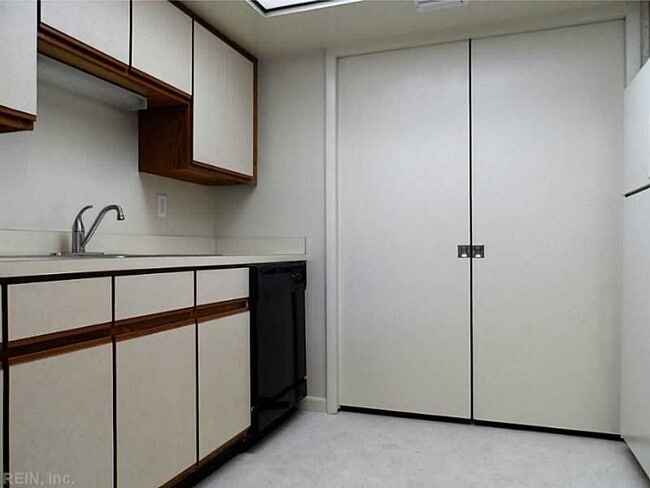 Building Photo - 529 Pheasant Run