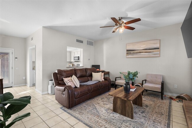 Building Photo - 11710 Southlake Dr