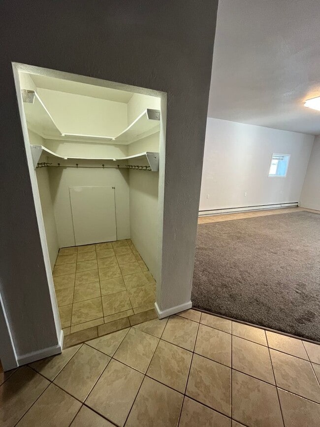 Building Photo - 407 Lathrop St