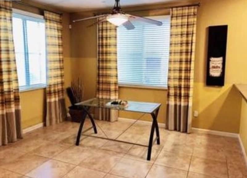 Building Photo - 700 Old Oak Ln