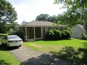 Building Photo - 919 Lakeview Dr