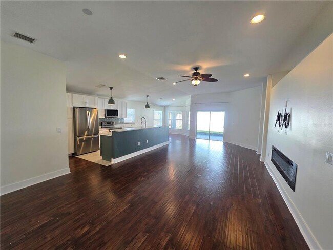 Building Photo - 730 Straw Lake Dr
