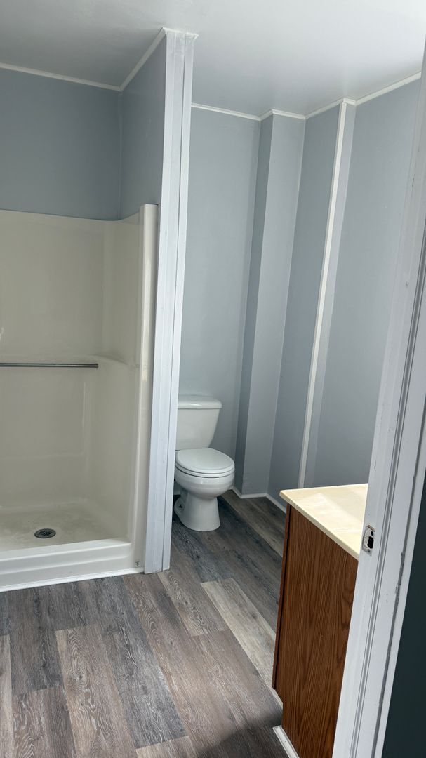 Building Photo - 2 bedroom house available now