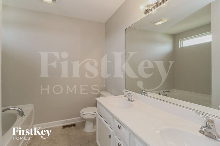 Building Photo - 4029 Gloria Ridge