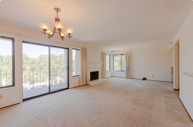 Building Photo - Stunning 2 Bed 2 Bath Condo in Novato, CA
