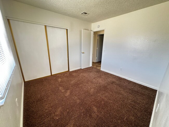 Building Photo - 71960 Sunnyslope Dr