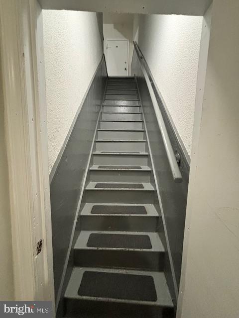 Building Photo - 526 W Lehigh Ave