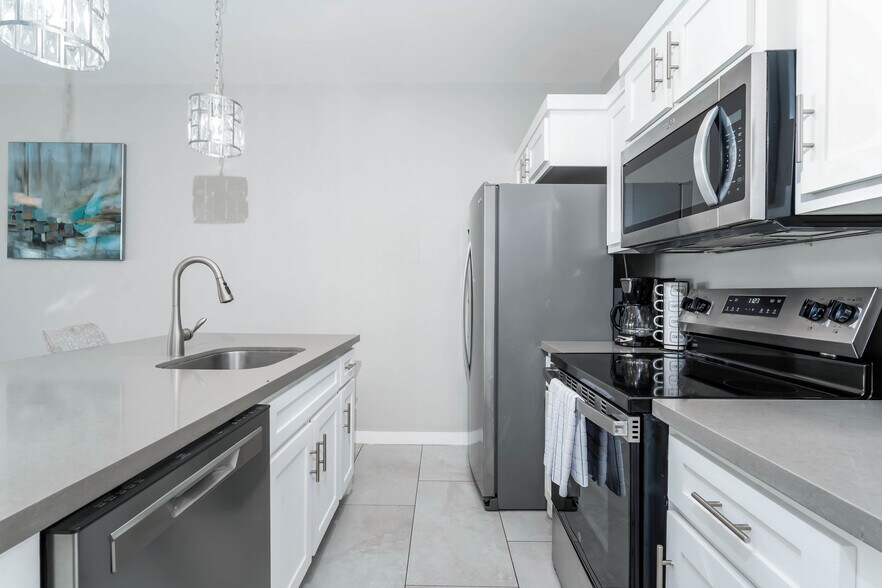 Building Photo - 404 N Tarnava St