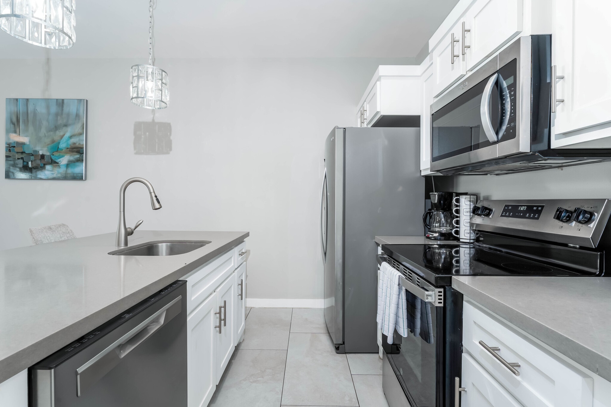 Building Photo - 404 N Tarnava St
