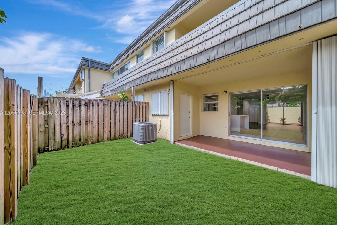 Building Photo - 8769 SW 137th Ave