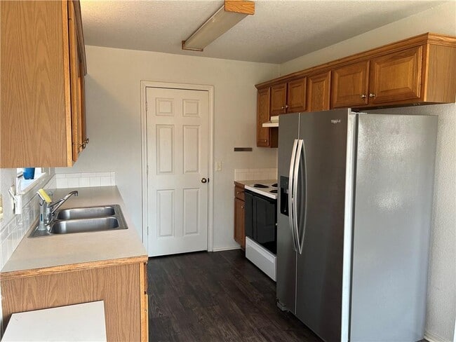 Building Photo - 1239 China Berry Ln