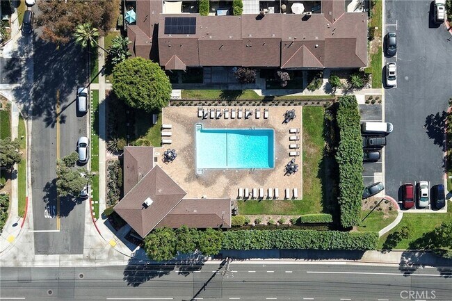 Building Photo - 8231 Deerfield Dr