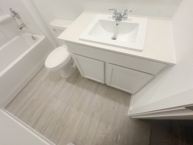 Building Photo - Stunning 3 Bed 2 Bath home for Rent