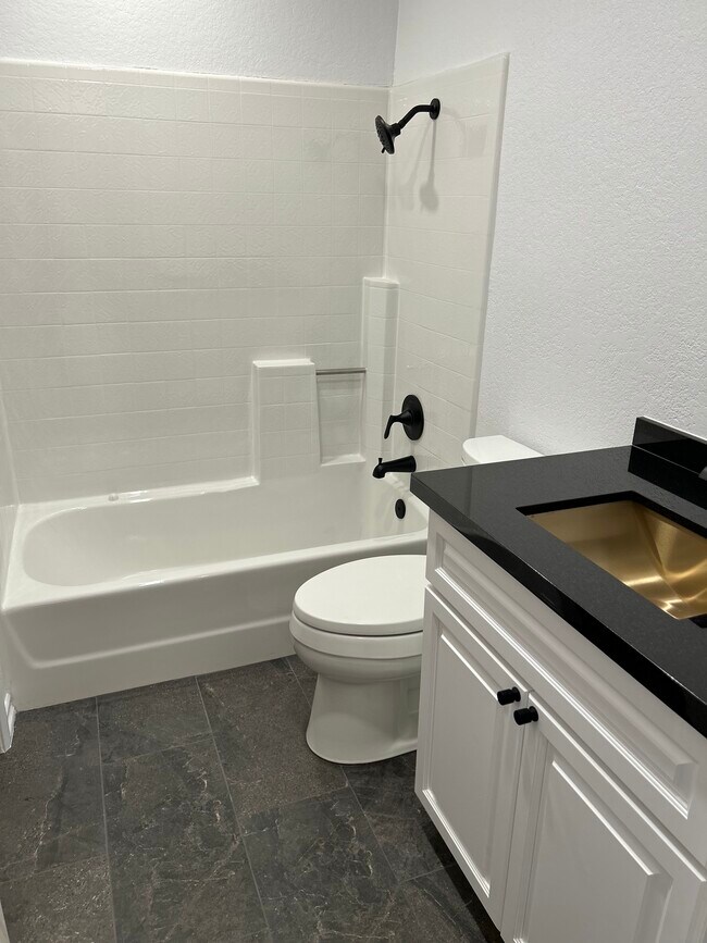 2nd bedroom bathroom - 2601 S Broadmoor Dr