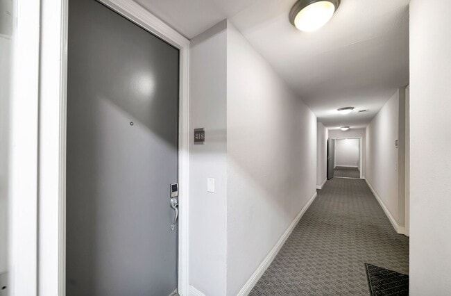 Building Photo - 141 S Clark Dr