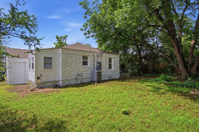 Building Photo - 1237 Staton Dr