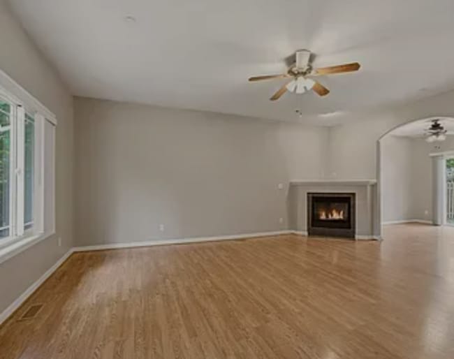 Building Photo - Camas 4 Bedroom Home with Central AC, Fireplace & Fenced Yard Near Downtown!