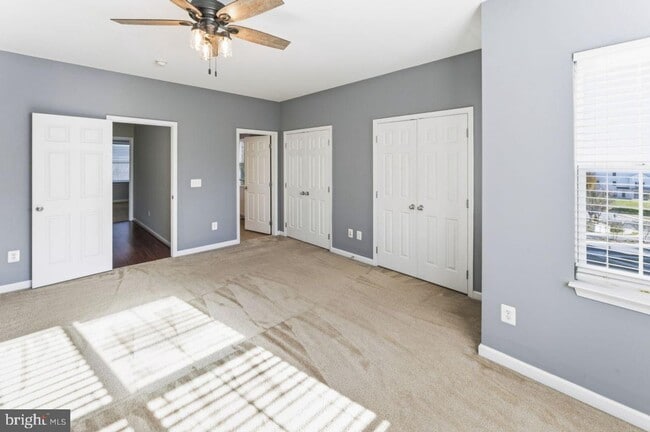 Building Photo - Amazing 3 bedroom/3.5 bathroom Townhouse