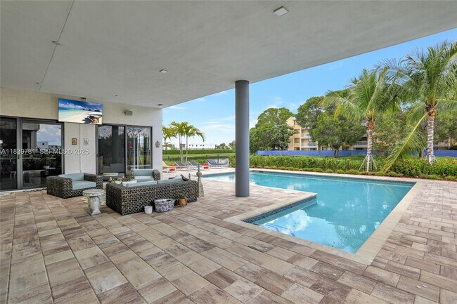 Building Photo - 16709 Botaniko Dr N