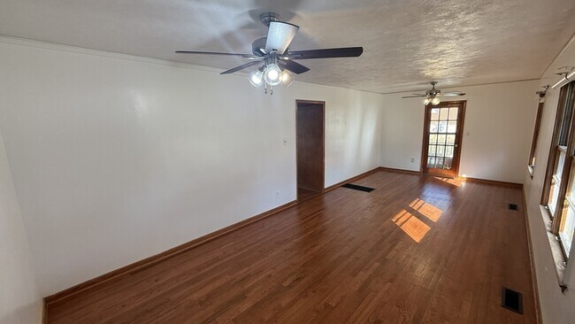 Building Photo - 249 Wayne Ave