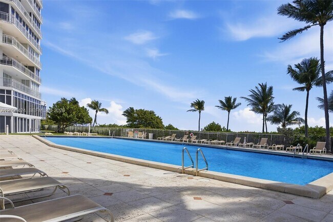 Building Photo - 600 Grapetree Dr