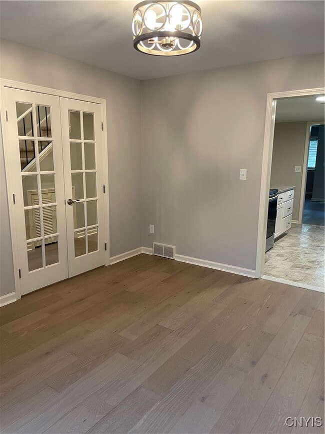 Building Photo - 497 Summerhaven Dr N