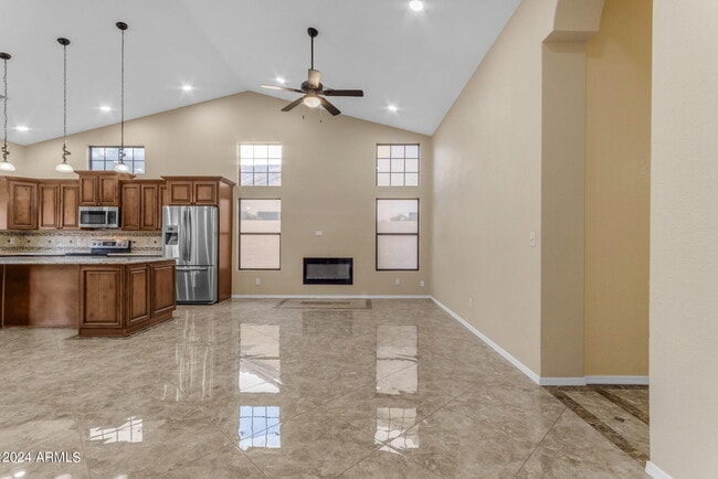 Building Photo - 387 W Larona Ln