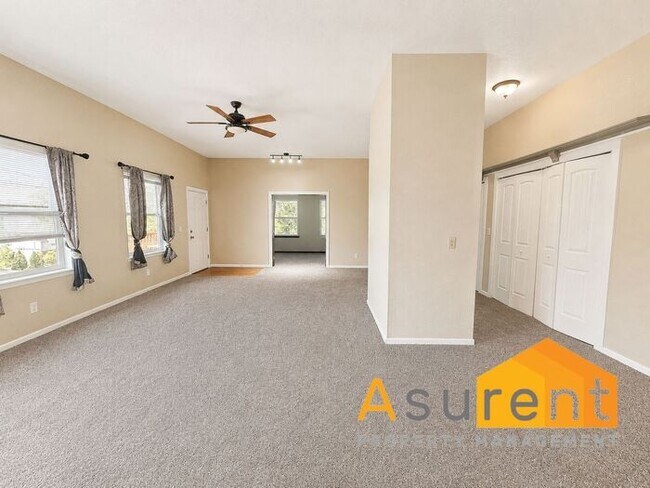 Building Photo - Large Two- Bedroom Apartment in Ashland with lots of storage and washer and dryer hookups