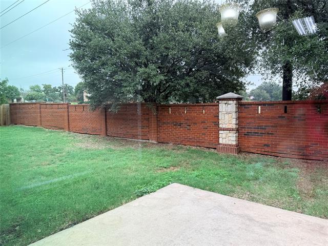 Building Photo - 8201 Charter Bend