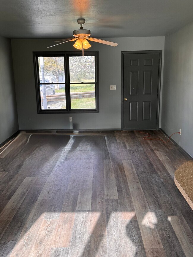 Building Photo - 109 Illini Ct