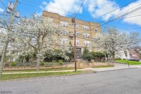 Building Photo - 22 St Lukes Pl