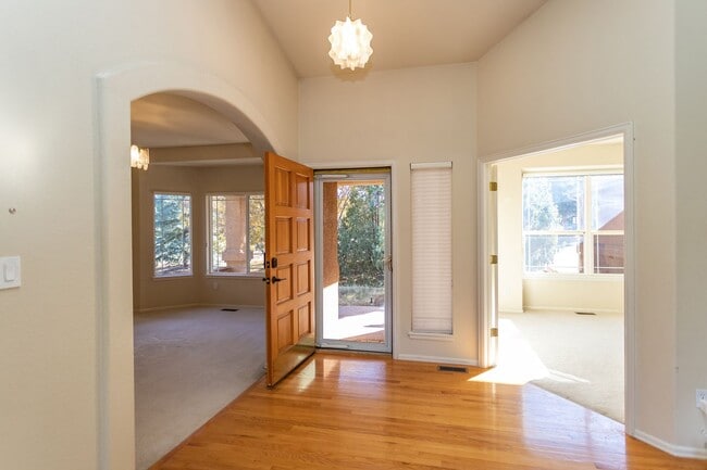 Building Photo - Peaceful University Park Home with Mountai...