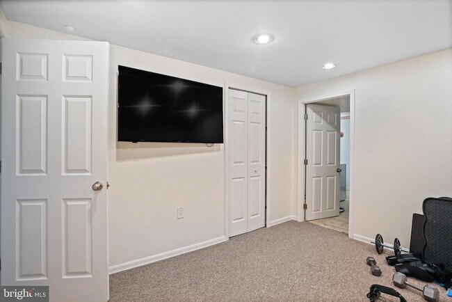 Building Photo - 2712 Advent Ct S