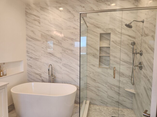 Master Bath - 1861 Coral Heights Blvd