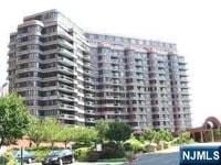 Building Photo - 100 Carlyle Dr