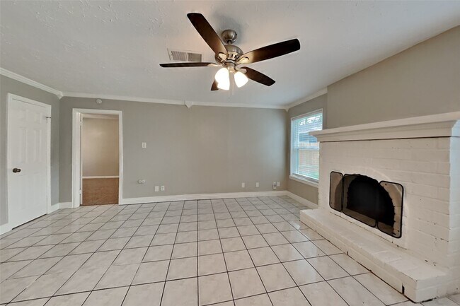 Building Photo - 3238 Three Pines Dr